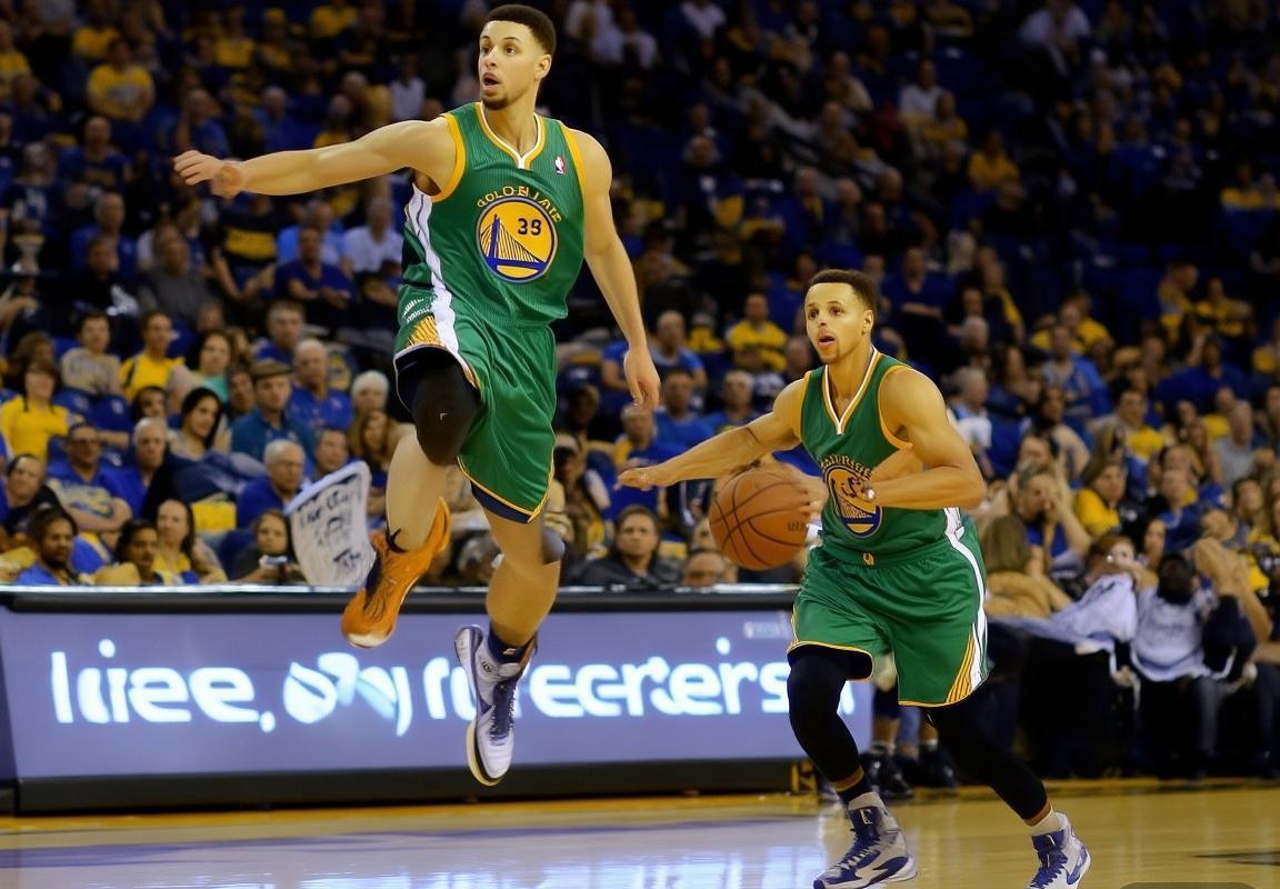 2015季前赛巅峰对决：德罗赞与洛瑞引领猛龙内线反击(图2)