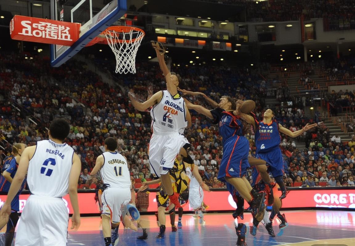 2012 CBA季后赛：青岛队VS北京队巅峰对决回顾(图2)