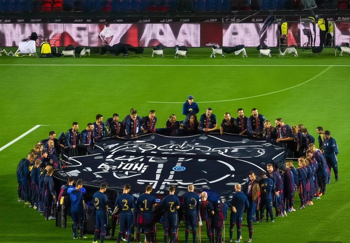 巴萨VS巴黎圣日耳曼：巅峰对决火花四溅回顾(图2)